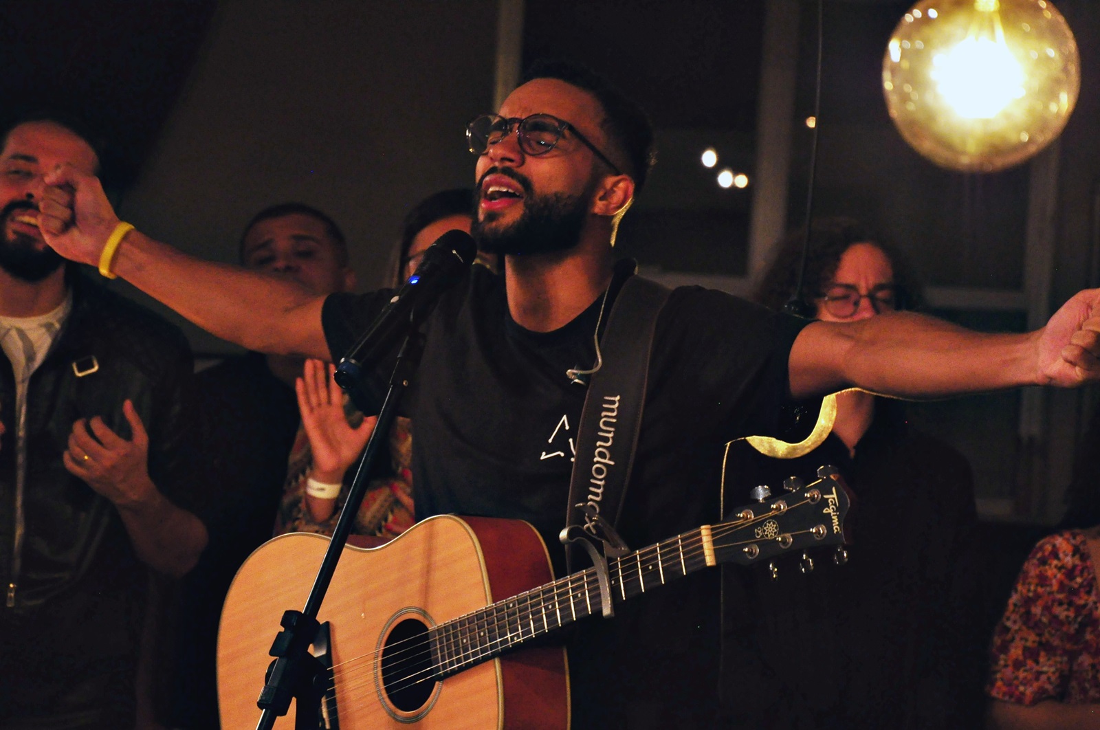 O cantor gospel Junior Ferraz. Foto: Divulgação.