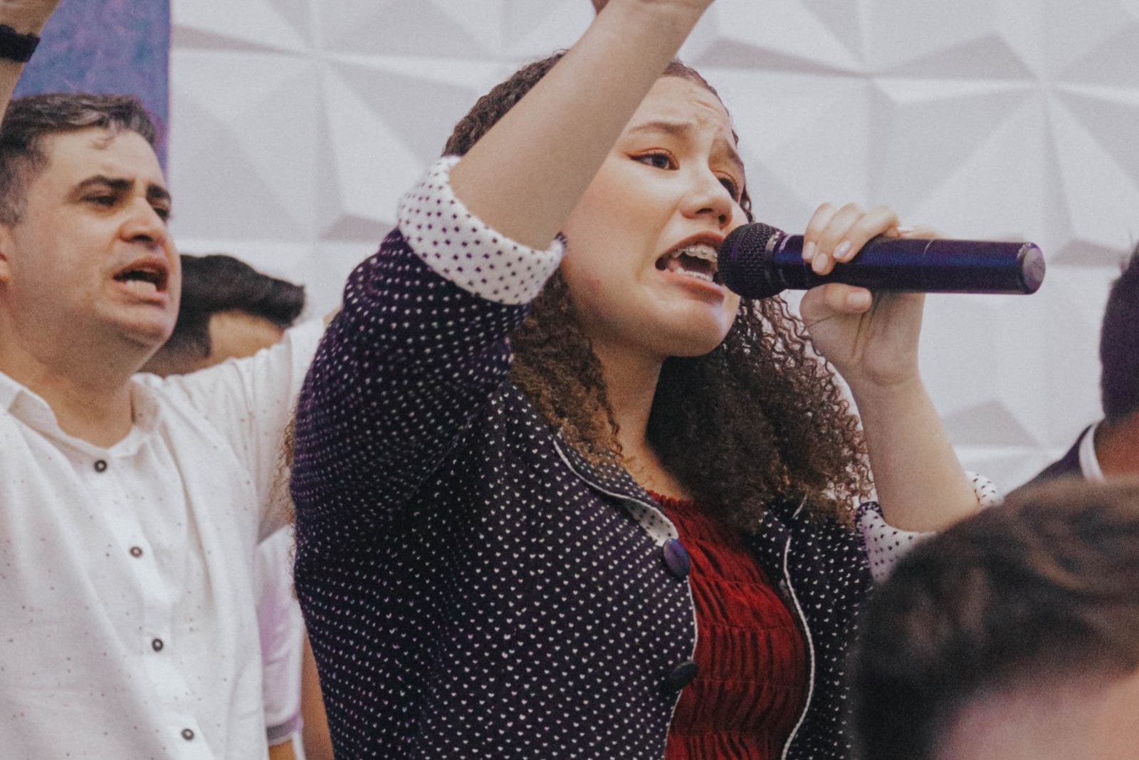 A cantora gospel Alana Araújo. Foto: Mídia Fire UNIAADC.