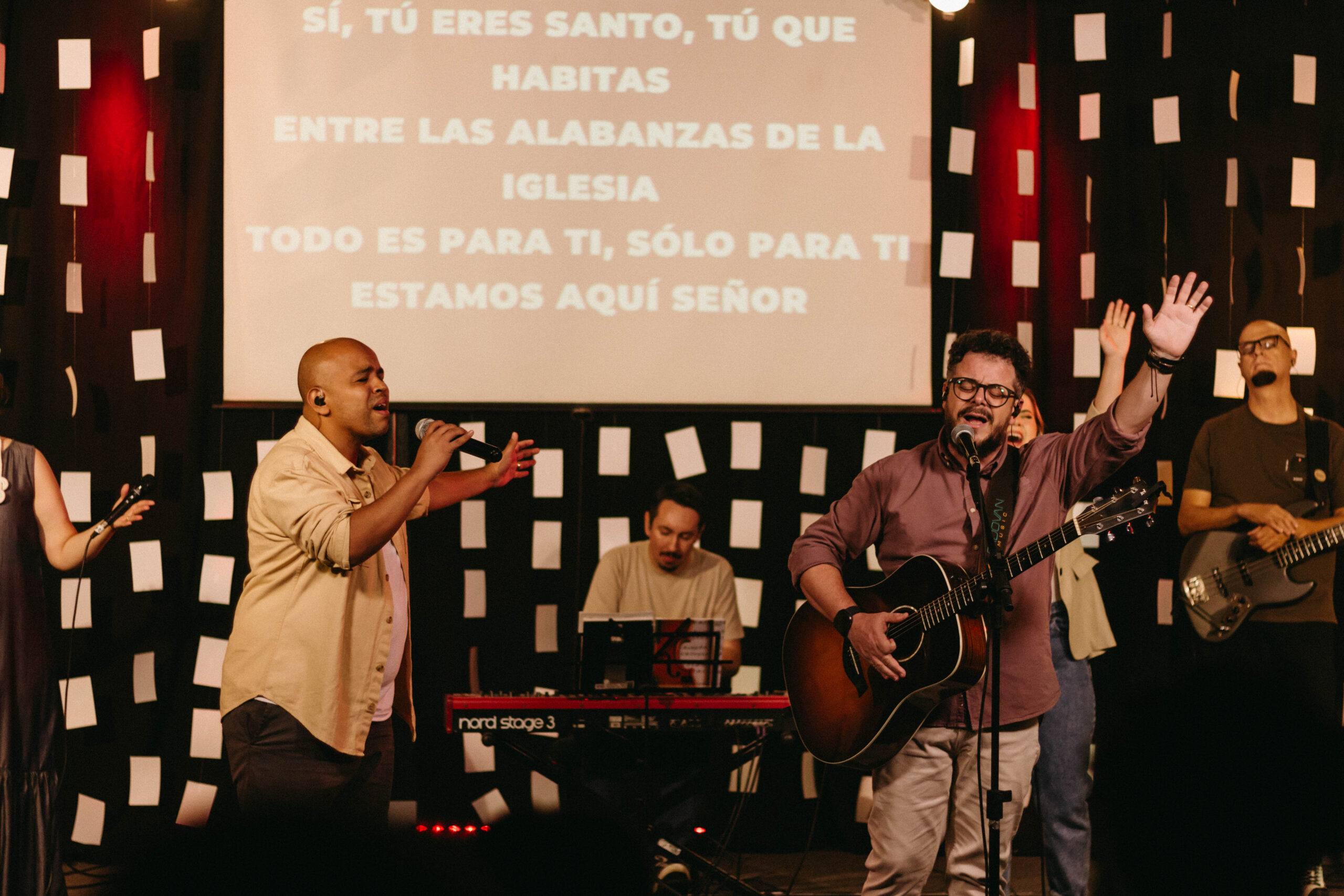 Os cantores Carlinhos Falsetti e Thiago Grulha. Foto: Divulgação.