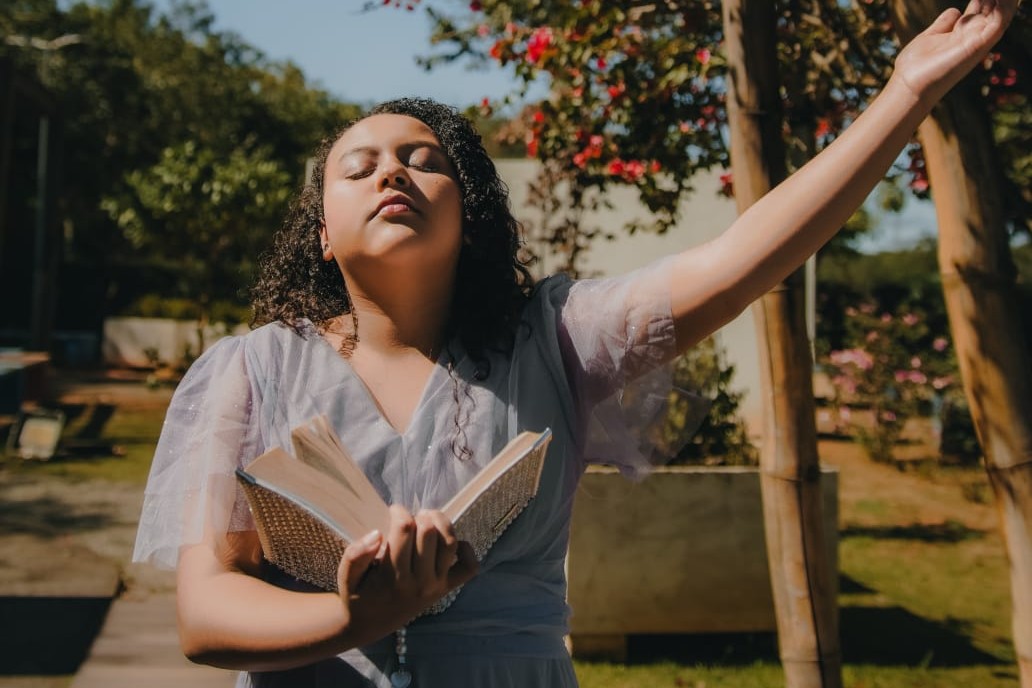 A cantora Ingrid Vitoria. Foto: Trindade Records.