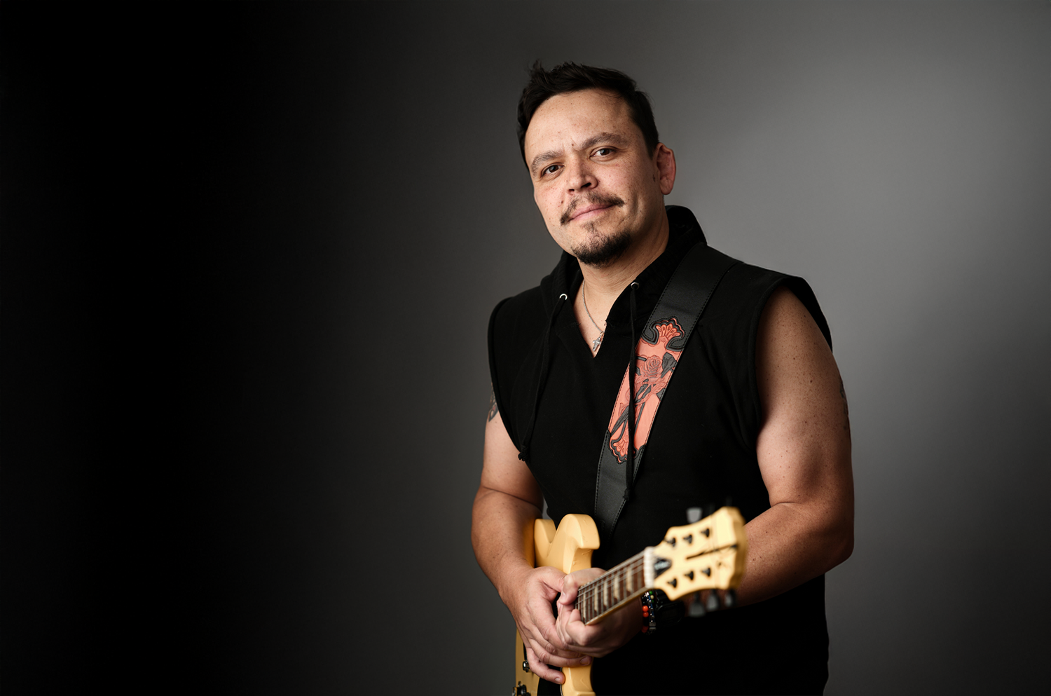 O cantor Dadai. Foto: Ramon Vasconcelos.