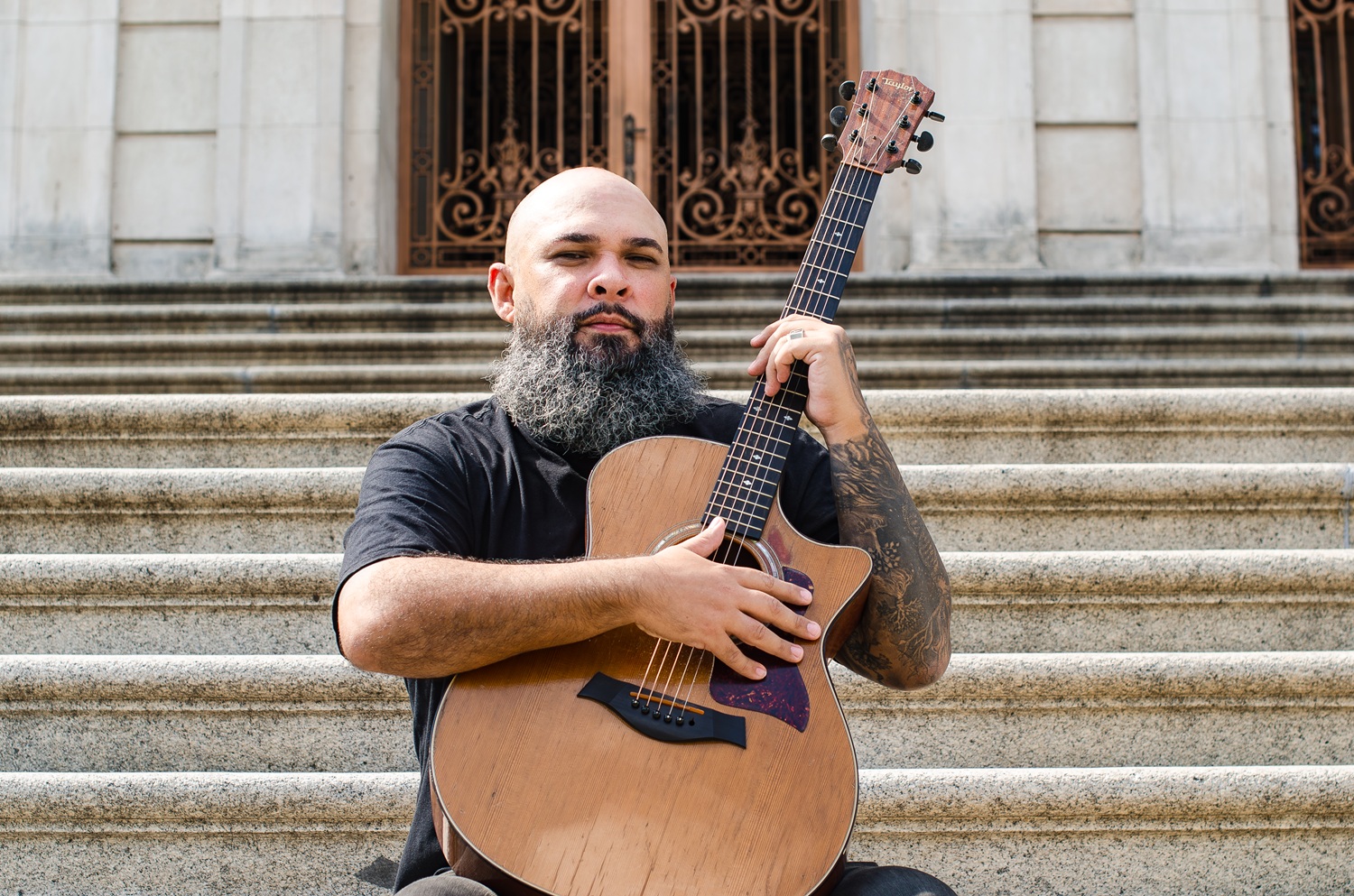 O cantor Vitor Teixeira. Foto Pâmela Michele.