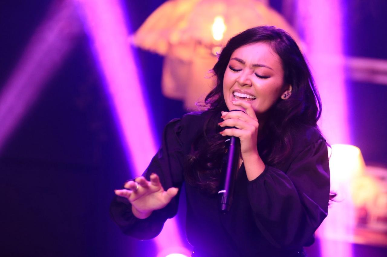 A cantora Júuh Sales. Foto: Caique Kamiya.