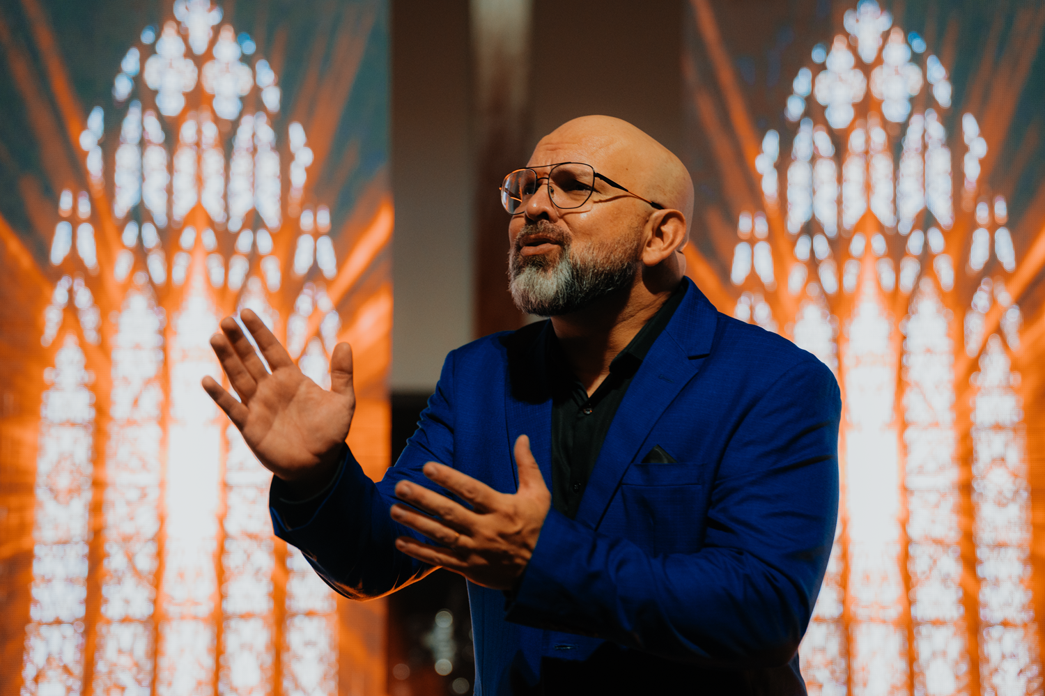 O cantor gospel Jônatas Ambrozio. Foto: Guilherme Santos.