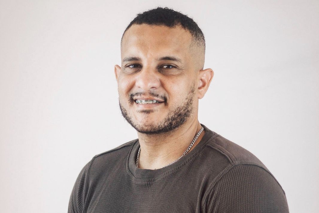 O cantor gospel Junior Silva. Foto: Tamires Gomes.