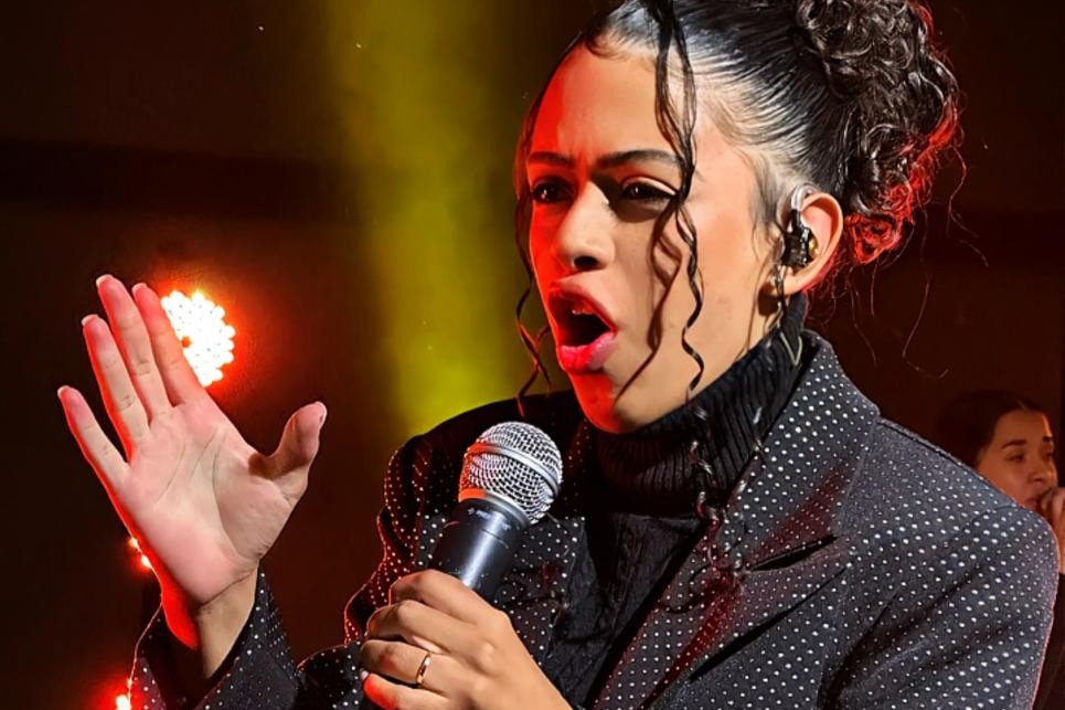 A cantora Lorrane Luz. Foto Divulgação.