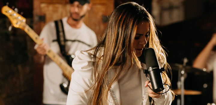 A pastora e cantora Simony Salino, vocalista do Tempero do Céu. Foto Divulgação.