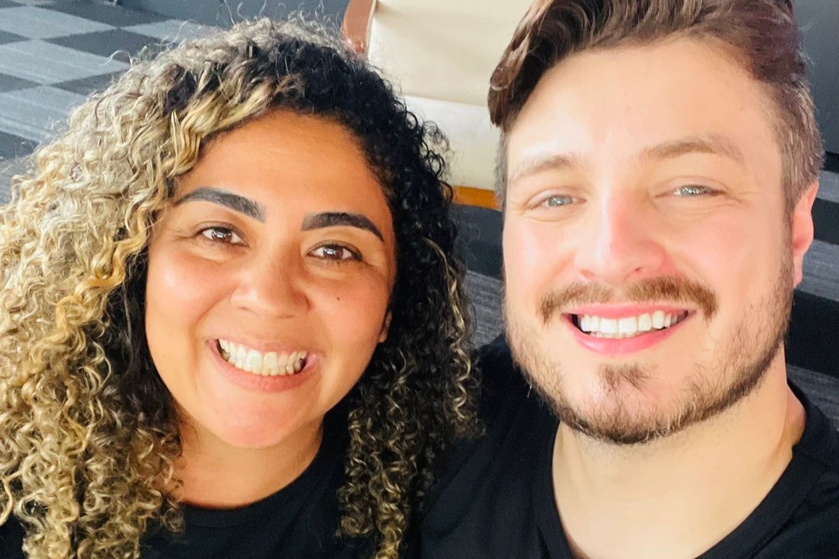 A cantora Núbia Alencar e o produtor Rafael Mozzato. Foto: Divulgação.