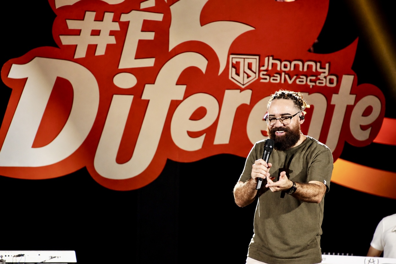 O cantor Jhonny Salvação na gravação de seu segundo DVD. Foto: Luciana Vieira.